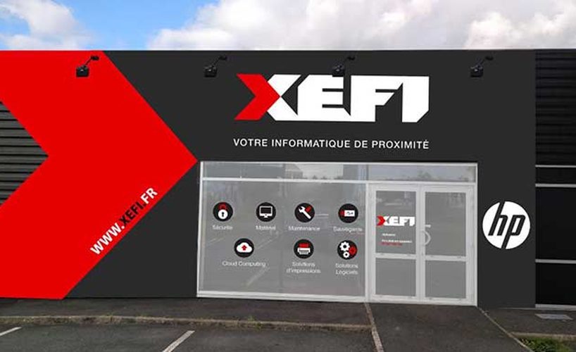 Devanture de l'agence informatique Xefi, enseigne « Votre informatique de proximité »